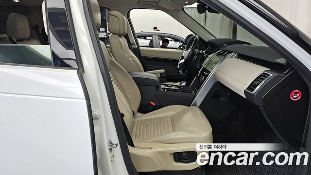 Land Rover Discovery 5 D250 SE 2022 — фото 11