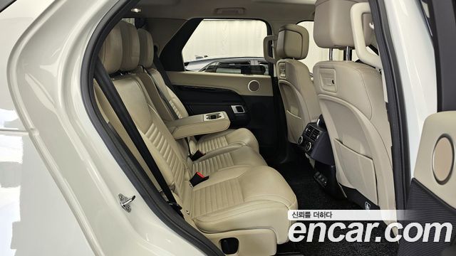 Land Rover Discovery 5 D250 SE 2022 — фото 12