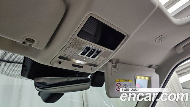 Land Rover Discovery 5 D250 SE 2022 — фото 16