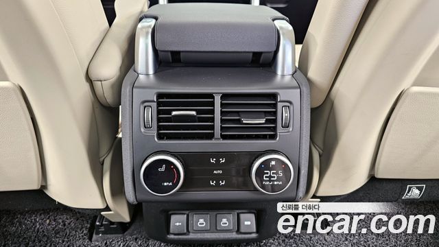 Land Rover Discovery 5 D250 SE 2022 — фото 18