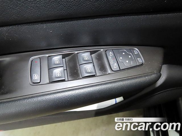 Renault Korea SM6 1.3 TCe SE 2021 — фото 13