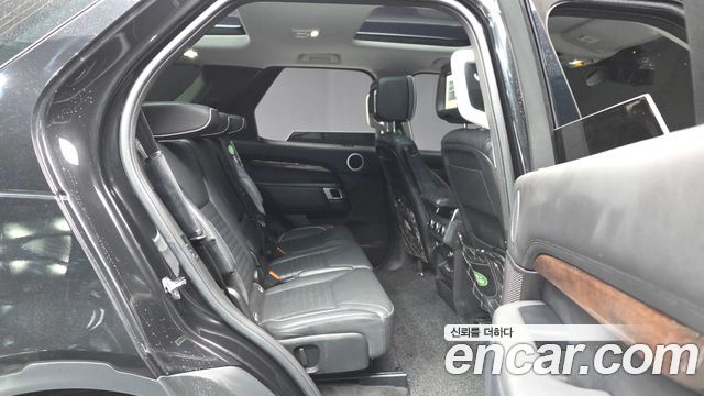 Land Rover Discovery 5 3.0 TD6 HSE Luxury 2018 — фото 12