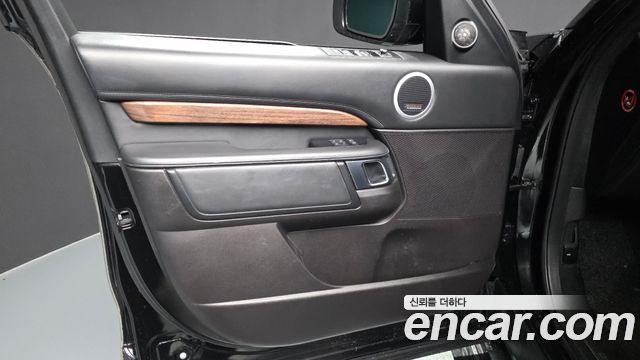 Land Rover Discovery 5 3.0 TD6 HSE Luxury 2018 — фото 24