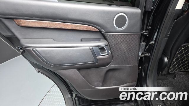 Land Rover Discovery 5 3.0 TD6 HSE Luxury 2018 — фото 25