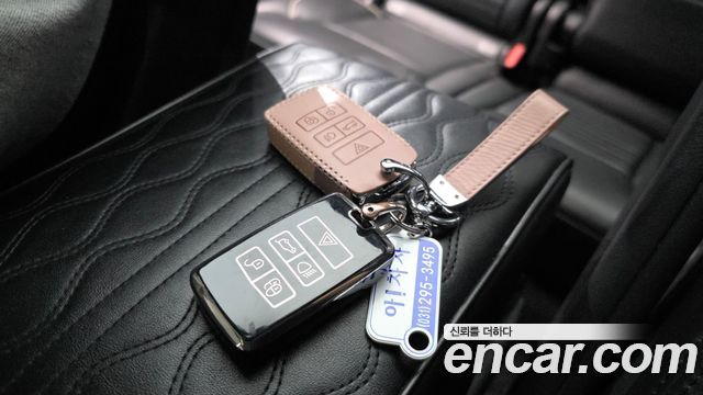 Land Rover Discovery 5 3.0 TD6 HSE Luxury 2018 — фото 32