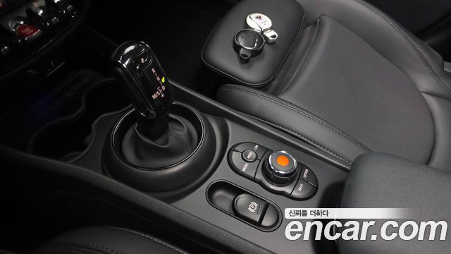 MINI Cooper D Clubman Standard 2nd 2018 — фото 9