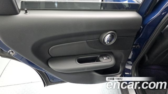 MINI Cooper D Clubman Standard 2nd 2018 — фото 25