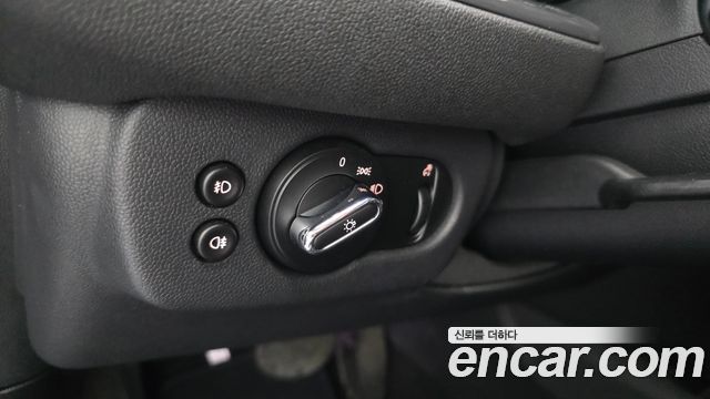 MINI Cooper D Clubman Standard 2nd 2018 — фото 29