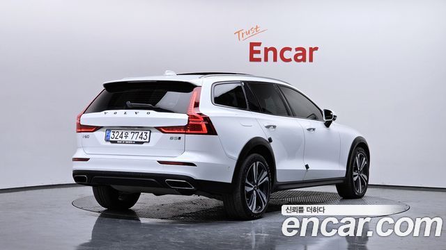 Volvo V60 Cross Country (II) B5 Pro AWD 2021 — фото 2