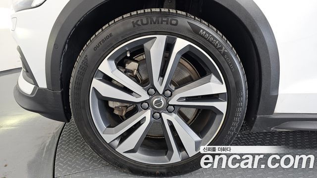 Volvo V60 Cross Country (II) B5 Pro AWD 2021 — фото 5