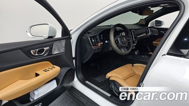 Volvo V60 Cross Country (II) B5 Pro AWD 2021 — фото 10