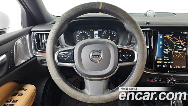 Volvo V60 Cross Country (II) B5 Pro AWD 2021 — фото 12