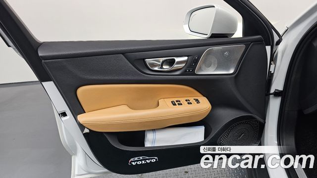 Volvo V60 Cross Country (II) B5 Pro AWD 2021 — фото 24