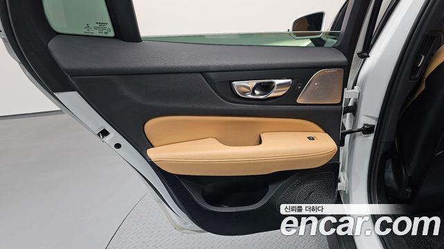 Volvo V60 Cross Country (II) B5 Pro AWD 2021 — фото 25