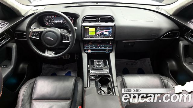 Jaguar F-PACE 20d Prestige 2019 — фото 7