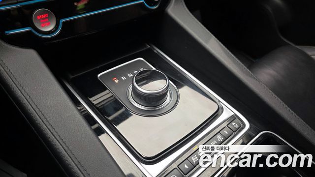 Jaguar F-PACE 20d Prestige 2019 — фото 9