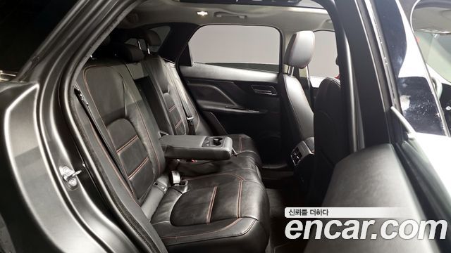 Jaguar F-PACE 20d Prestige 2019 — фото 11