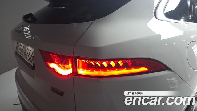 Jaguar F-PACE 20d Prestige 2019 — фото 23