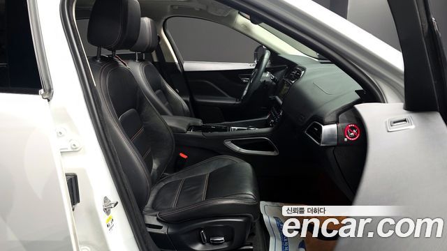 Jaguar F-PACE 20d Prestige 2019 — фото 26