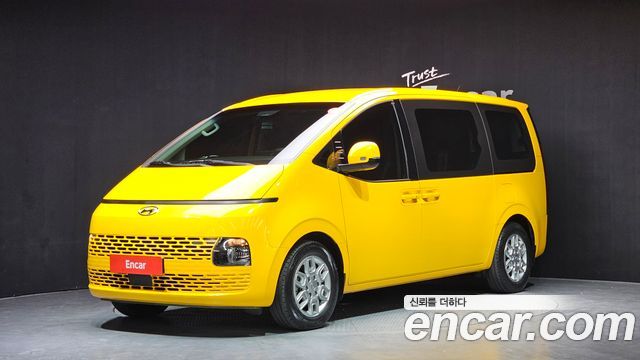 Hyundai Staria Tourer 11-Seater Modern