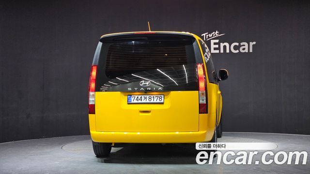 Hyundai Staria Tourer 11-Seater Modern 2023 — фото 4
