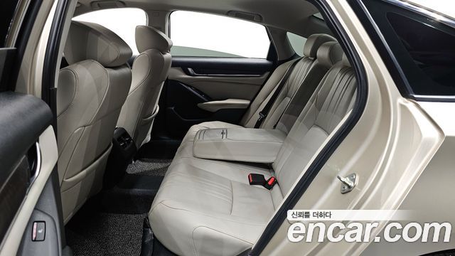 Honda Accord (X) 2.0 Hybrid Touring 2019 — фото 15