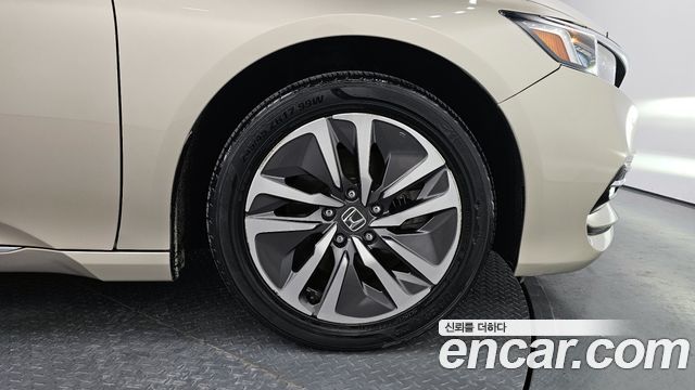 Honda Accord (X) 2.0 Hybrid Touring 2019 — фото 27