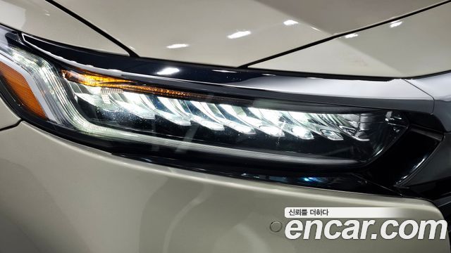 Honda Accord (X) 2.0 Hybrid Touring 2019 — фото 28