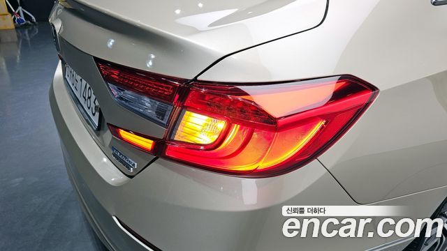 Honda Accord (X) 2.0 Hybrid Touring 2019 — фото 29