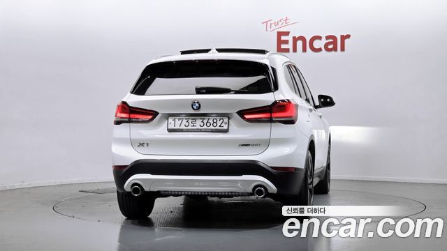 BMW X1 (F48) xDrive 20i Advantage 2020 — фото 4