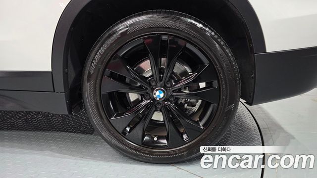 BMW X1 (F48) xDrive 20i Advantage 2020 — фото 27
