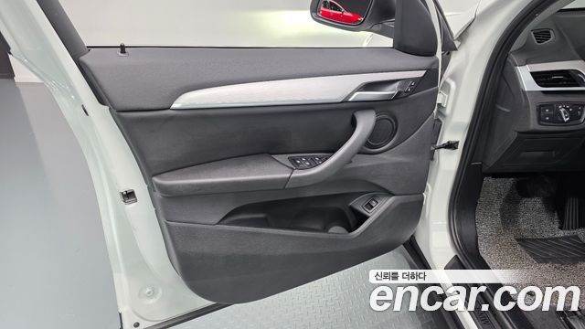 BMW X1 (F48) xDrive 20i Advantage 2020 — фото 30