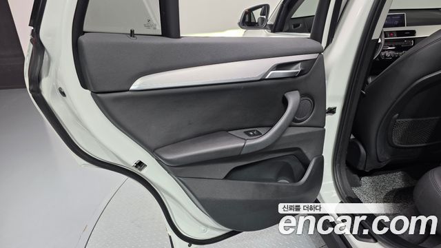 BMW X1 (F48) xDrive 20i Advantage 2020 — фото 31