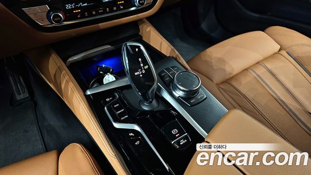 BMW 5 Series (G30) 520i M Sport 2023 — фото 9