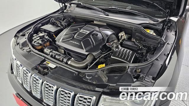 Jeep Grand Cherokee 3.0 Diesel Overland WK2 2017 — фото 6