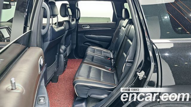 Jeep Grand Cherokee 3.0 Diesel Overland WK2 2017 — фото 11