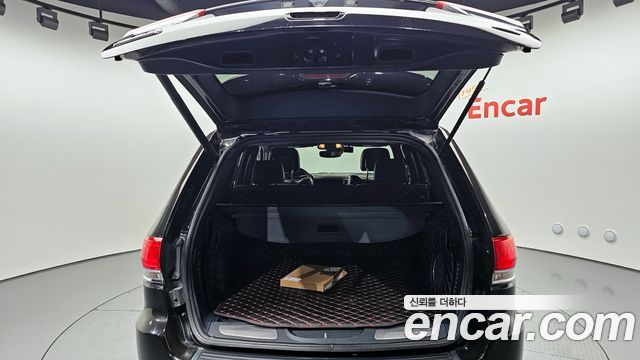 Jeep Grand Cherokee 3.0 Diesel Overland WK2 2017 — фото 18