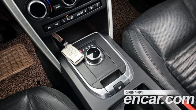 Land Rover Discovery Sport 2.0 TD4 HSE Luxury 2017 — фото 9