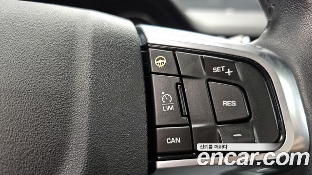 Land Rover Discovery Sport 2.0 TD4 HSE Luxury 2017 — фото 17
