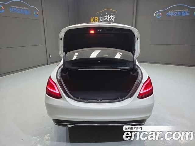 Mercedes-Benz C-Class (W205) C220 d 4MATIC 2020 — фото 23
