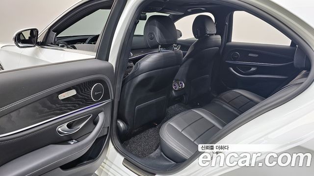 Mercedes-Benz E-Class (W213) E220d 4MATIC AMG Line 2021 — фото 12