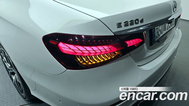 Mercedes-Benz E-Class (W213) E220d 4MATIC AMG Line 2021 — фото 23