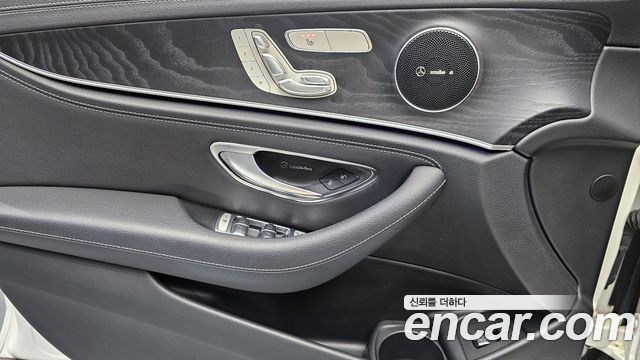 Mercedes-Benz E-Class (W213) E220d 4MATIC AMG Line 2021 — фото 28
