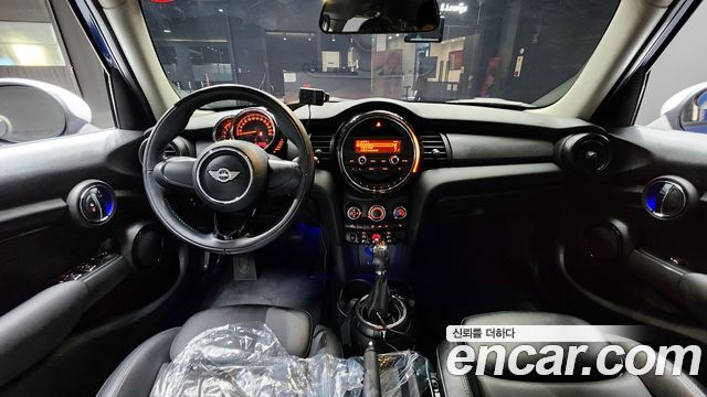 MINI Cooper D 5Door Standard 3rd 2017 — фото 7