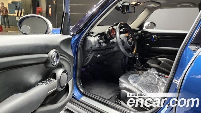 MINI Cooper D 5Door Standard 3rd 2017 — фото 10