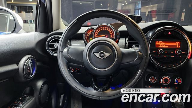 MINI Cooper D 5Door Standard 3rd 2017 — фото 14