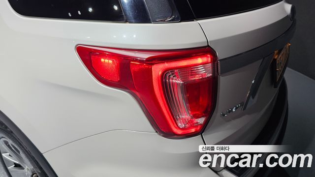 Ford Explorer 2.3 Limited 4WD 5th 2018 — фото 23