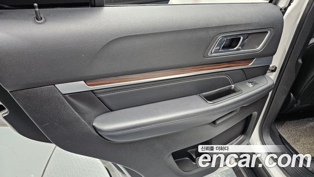 Ford Explorer 2.3 Limited 4WD 5th 2018 — фото 25