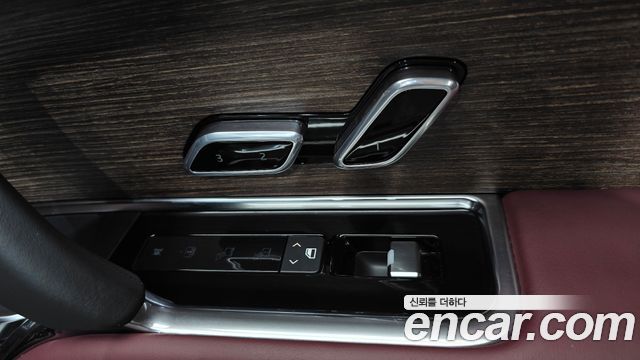 Land Rover Range Rover (V) P550E AB 2025 — фото 27