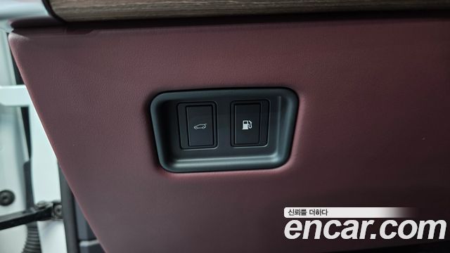 Land Rover Range Rover (V) P550E AB 2025 — фото 33